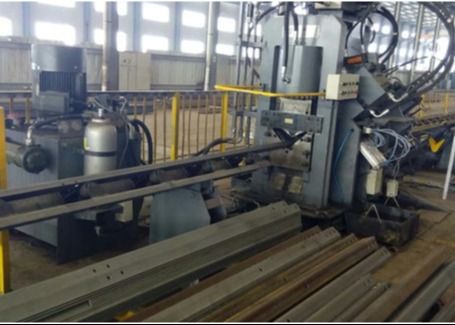 উচ্চ-গতি স্বয়ংক্রিয় CNC হাইড্রোলিক পাঞ্চিং চিহ্নিতকরণ কাটিং মেশিন 3 CNC অক্ষ কোণ ড্রিলিং ইস্পাত সংযোগ প্লেট যোগাযোগের জন্য