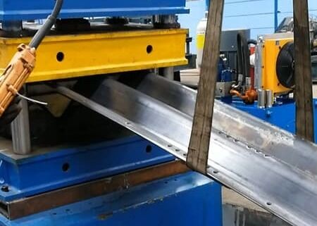 মডেল DFCP150 ঢেউতোলা প্লেট রোলার ফর্মিং লাইন পাঞ্চিং হোল ফাংশন সহ