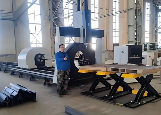 মডেল LC2412 CNC লেজার টিউব কাটিং মেশিন MAX6000 লেজার পাওয়ার ব্যবহার করে